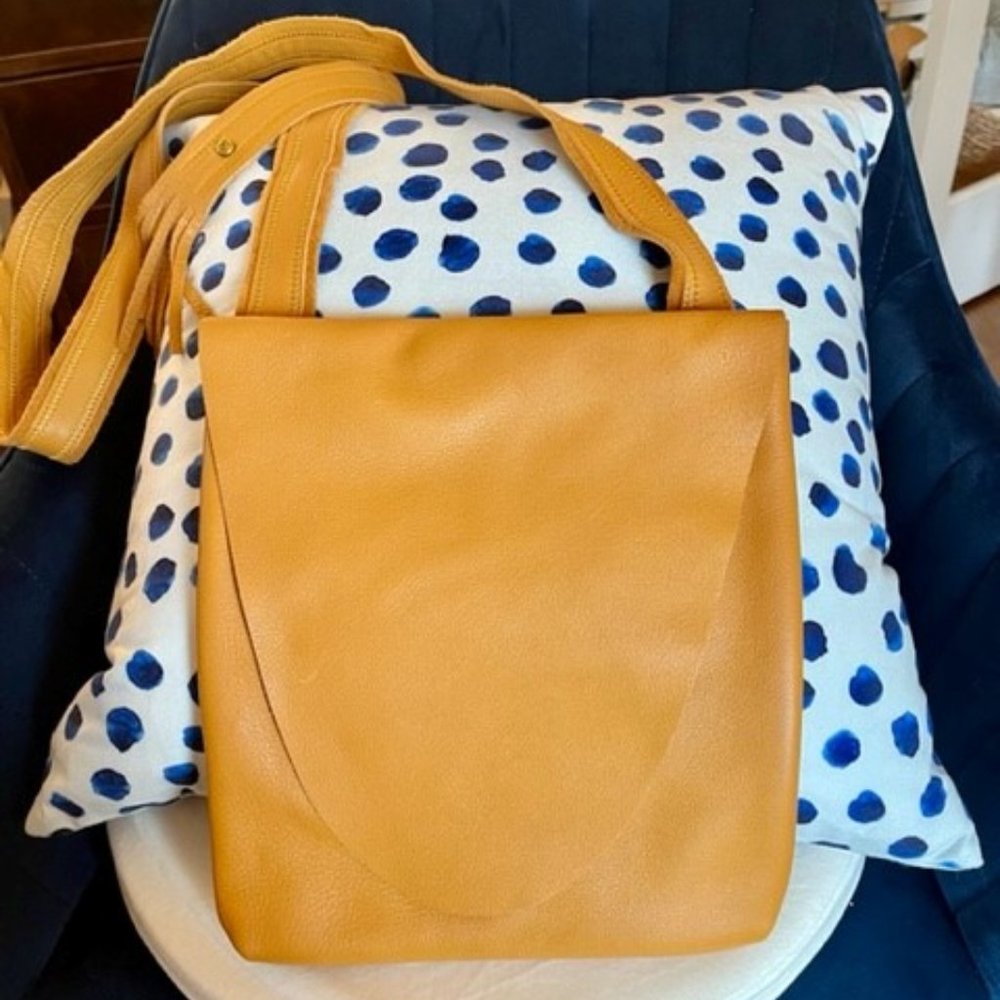 HOBO ECHO CROSSBODY BAG – BUTTERSCOTCH LEATHER